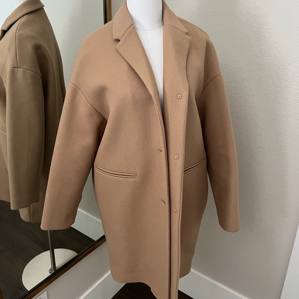 NWOT Everlane Cocoon Coat Sz. 8. Never worn.